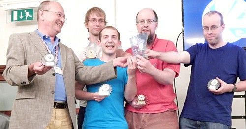 Ulrich Voigt (2. von rechts) bei der Siegerehrung in London.