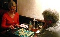 Claudia Aumüller spielt gegen Johann Dengel.