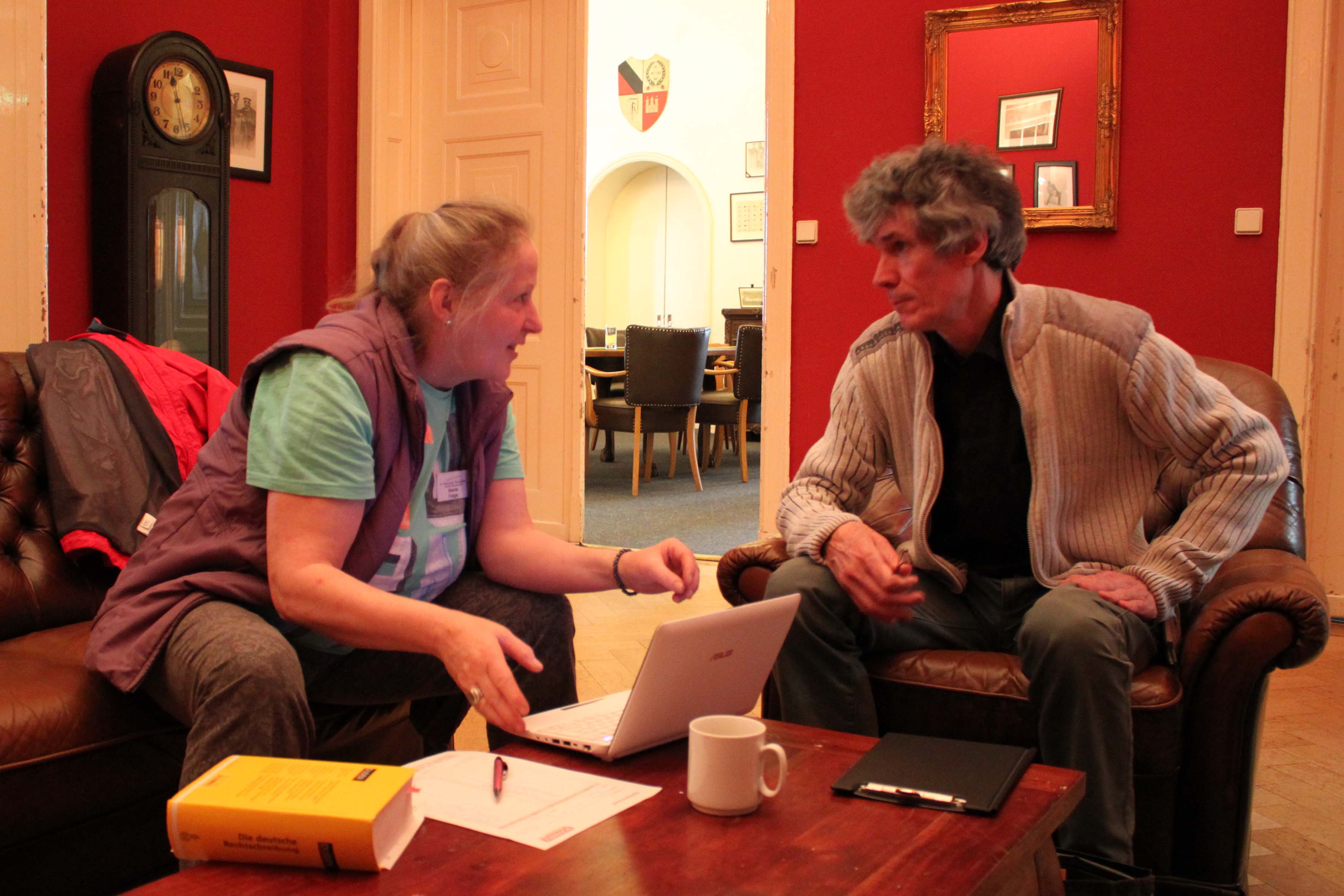 Scrabble-Turnier: Austausch in der Pause 02